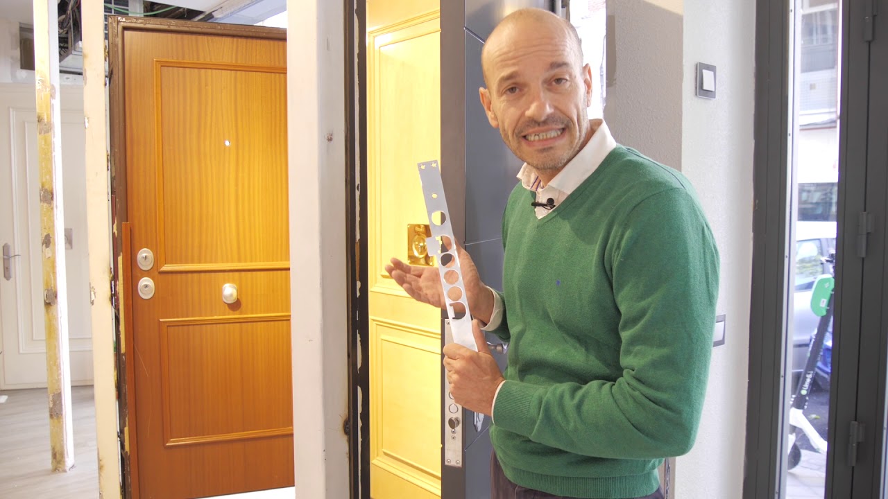 Cómo ajustar el cerradero de una puerta blindada